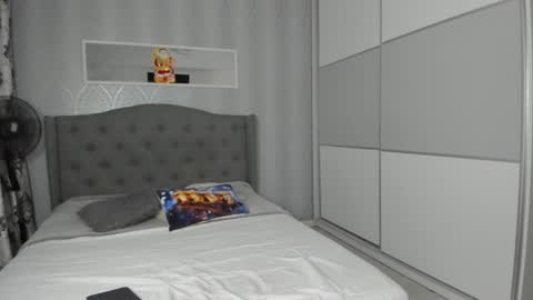 Adelle online show from December 7, 1:18 pm