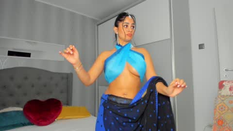 Adelle online show from January 25, 1:19 pm