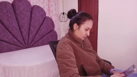 Snapshot of _alaia_collway_ chatting on January 7, 11:56 am Alaia online show from January 7, 11:56 am