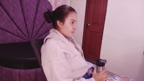 Snapshot of _alaia_collway_ chatting on January 10, 12:07 pm Alaia online show from January 10, 12:07 pm