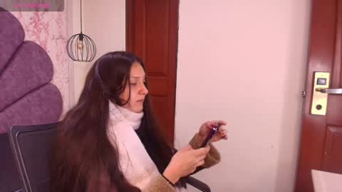 Snapshot of _alaia_collway_ chatting on February 20, 11:43 am Alaia online show from February 20, 11:43 am