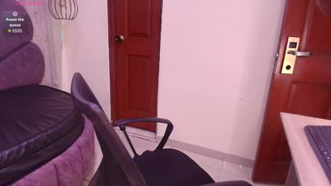 Snapshot of _alaia_collway_ chatting on February 25, 11:42 am Alaia online show from February 25, 11:42 am