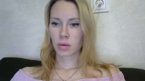 Snapshot of _alex1819 chatting on February 4, 11:05 am _alex1819 online show from February 4, 11:05 am