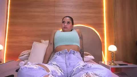 Snapshot of _alexaa_20 chatting on February 13, 12:01 pm Alexa online show from February 13, 12:01 pm