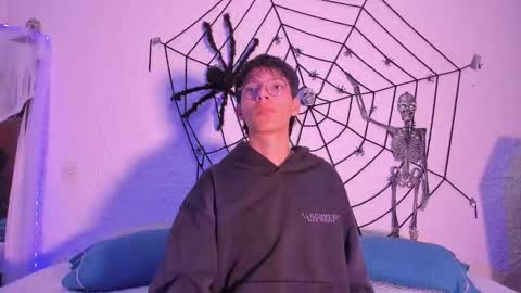 Snapshot of _alexandersawyer_ chatting on October 9, 4:32 am Alexander online show from October 9, 4:32 am