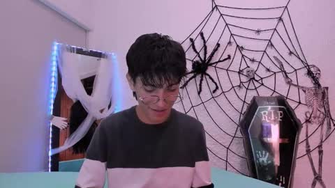 Snapshot of _alexandersawyer_ chatting on October 14, 4:46 am Alexander online show from October 14, 4:46 am