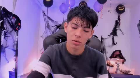 Snapshot of _alexandersawyer_ chatting on October 31, 12:50 pm Alexander online show from October 31, 12:50 pm