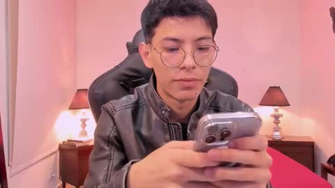 Snapshot of _alexandersawyer_ chatting on November 18, 12:53 pm Alexander online show from November 18, 12:53 pm