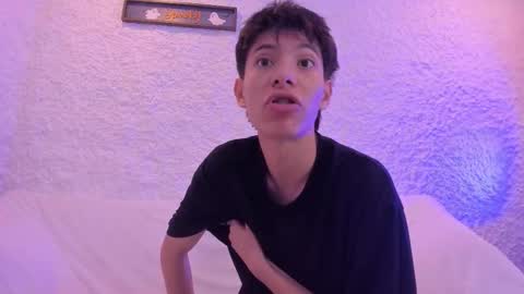 Snapshot of _alexandersawyer_ chatting on December 4, 8:45 am Alexander online show from December 4, 8:45 am