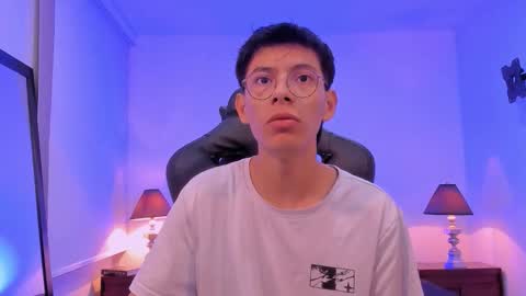 Snapshot of _alexandersawyer_ chatting on December 15, 9:35 am Alexander online show from December 15, 9:35 am