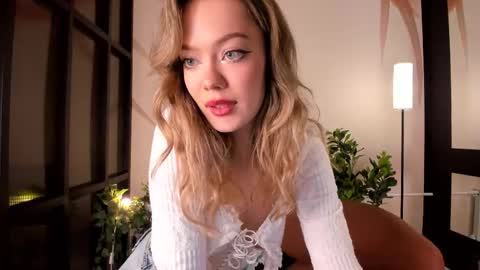 Snapshot of _alice_bloom_ chatting on March 19, 1:59 pm Alice online show from March 19, 1:59 pm