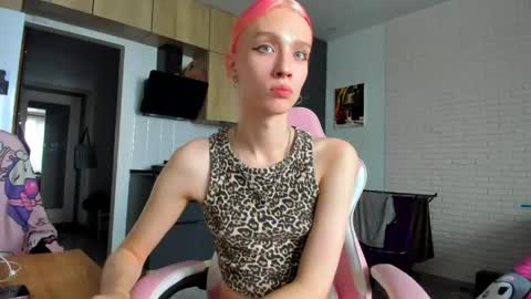 Snapshot of _alice_kitty chatting on April 28, 1:38 pm Gaylord online show from April 28, 1:38 pm