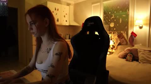 Snapshot of _alice_meyss_ chatting on December 14, 9:30 pm _alice_meyss_ online show from December 14, 9:30 pm