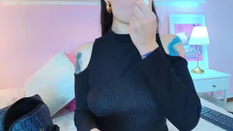 Snapshot of _aliice_1 chatting on February 21, 4:05 pm  Alice  online show from February 21, 4:05 pm