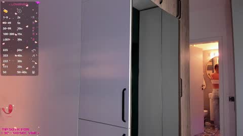 Mia online show from February 8, 9:46 am