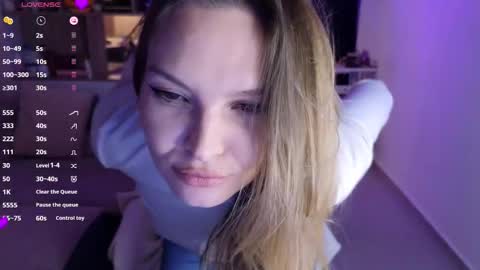 Mia online show from November 14, 4:38 pm