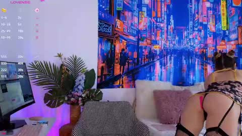 Mia online show from April 13, 2:00 pm