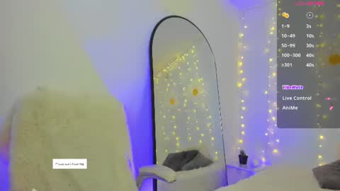 _allisongomez online show from August 3, 1:04 am