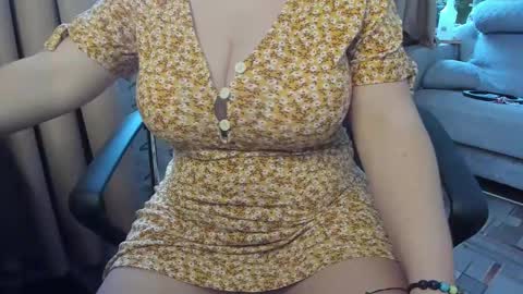Snapshot of _alyssia_ chatting on February 15, 12:22 pm lisa online show from February 15, 12:22 pm
