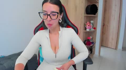 AMANDA online show from April 13, 6:02 pm