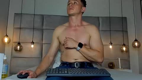 Andrew online show from January 8, 1:32 am