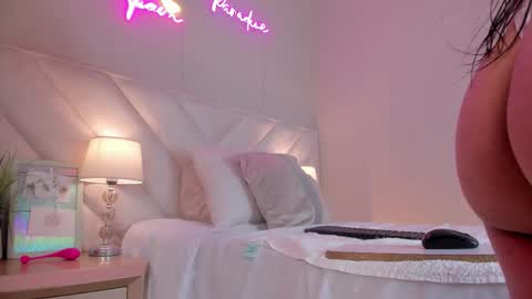 Snapshot of _angela_x chatting on February 7, 11:25 am ngela online show from February 7, 11:25 am