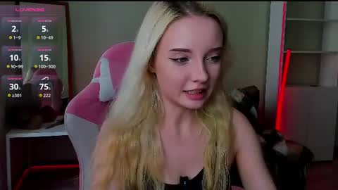 Snapshot of _angeldust_1 chatting on June 30, 4:35 am Emily online show from June 30, 4:35 am