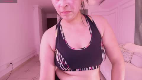 Ana online show from April 4, 7:11 pm