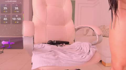 Ana online show from April 8, 9:04 pm