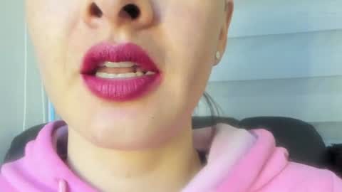 Snapshot of _antomouth_paradise chatting on July 4, 10:54 am antonia online show from July 4, 10:54 am