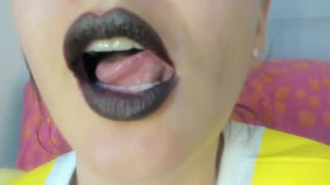 Snapshot of _antomouth_paradise chatting on July 7, 9:52 pm antonia online show from July 7, 9:52 pm