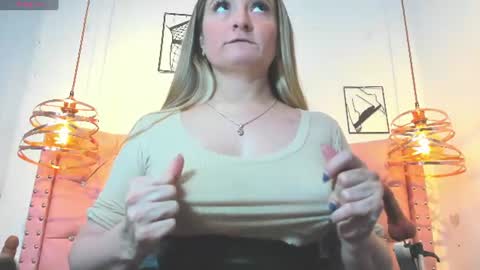 Snapshot of _antonella_11 chatting on June 10, 10:30 pm _antonella_11 online show from June 10, 10:30 pm
