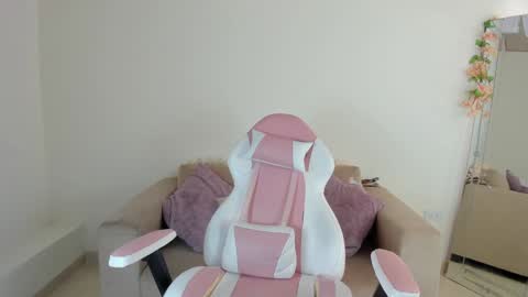    online show from December 12, 5:04 pm