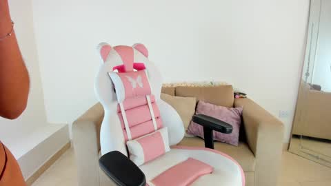    online show from January 18, 4:21 pm