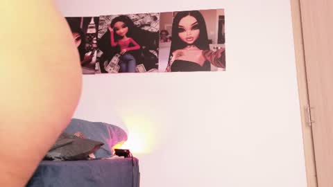 Snapshot of _ariana_lopez_ chatting on July 7, 8:29 am Ariana online show from July 7, 8:29 am