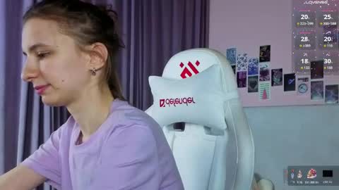 _ash_leyy_ online show from April 11, 7:45 am