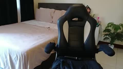 Angie online show from November 22, 3:05 am