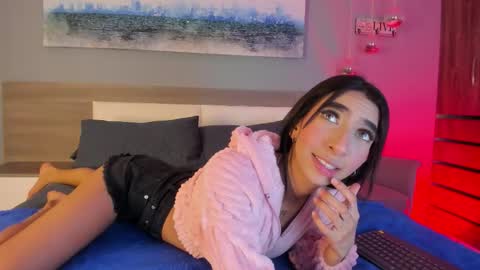 Ashly online show from November 6, 7:37 pm