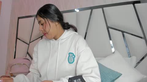 Aura online show from March 30, 3:07 am