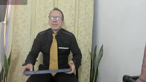 Axel online show from July 10, 11:46 am