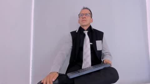 _axelking_ online show from October 30, 11:44 am