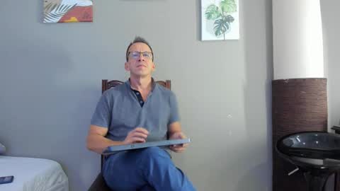 _axelking_ online show from November 24, 11:21 am