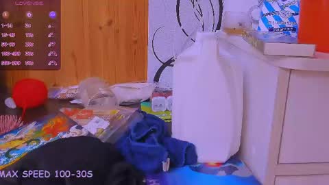 Snapshot of _b_a_n_s_h_e_e_ chatting on April 23, 12:29 pm Emily - BLONDE Jennifer - RED hair online show from April 23, 12:29 pm