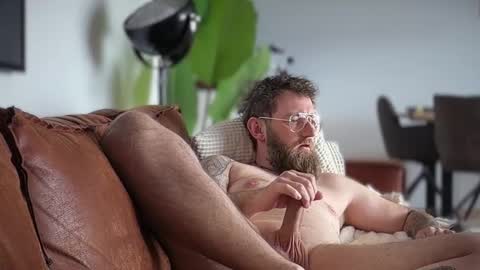 Snapshot of _beard_and_tattoo_ chatting on March 17, 1:36 pm _beard_and_tattoo_ online show from March 17, 1:36 pm