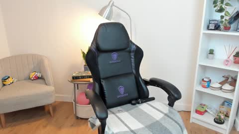 Bella Evans online show from January 25, 8:42 am