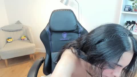 Bella Evans online show from January 27, 12:05 pm