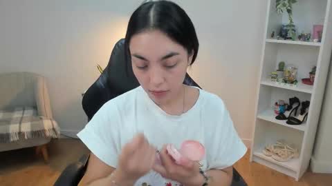 Bella Evans online show from February 24, 6:00 am