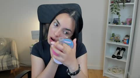 Bella Evans online show from May 29, 4:32 am