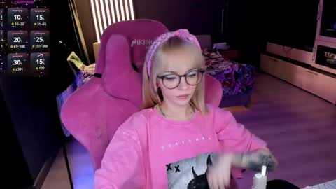 Snapshot of _black_fox__ chatting on May 13, 10:27 pm Olivia Subscribe to my Fansly - online show from May 13, 10:27 pm