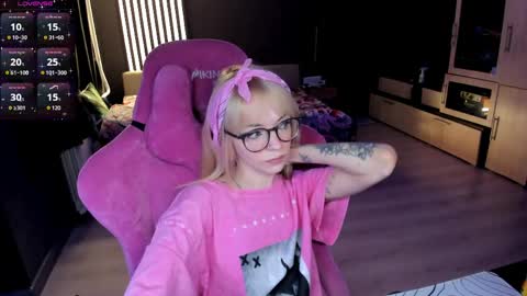 Snapshot of _black_fox__ chatting on May 20, 11:22 pm Olivia Subscribe to my Fansly - online show from May 20, 11:22 pm